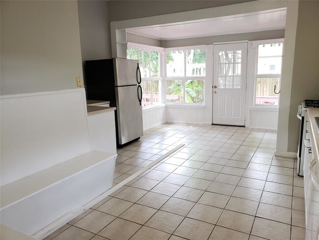 Foto del edificio - 4512 Walker St