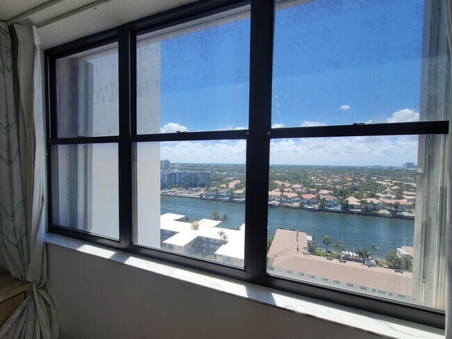 Foto del edificio - 2401 S Ocean Dr