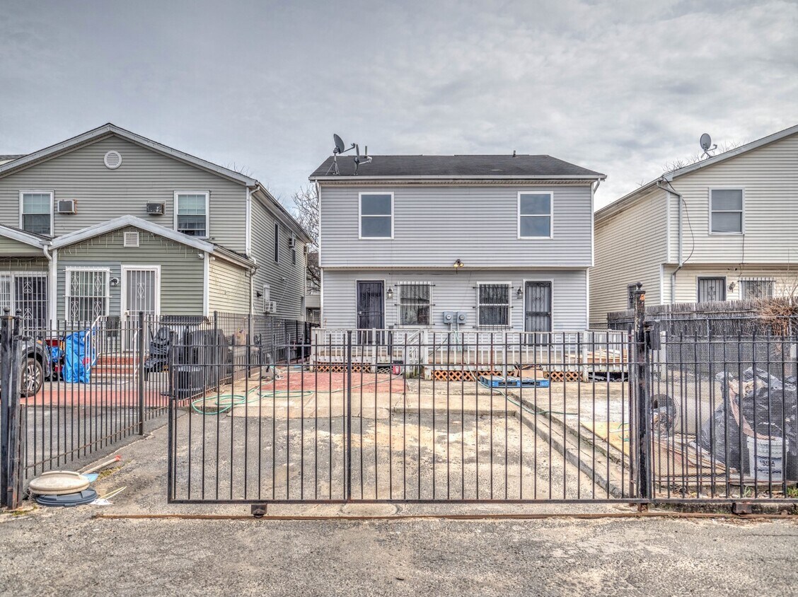 Primary Photo - 361-363 Halladay St