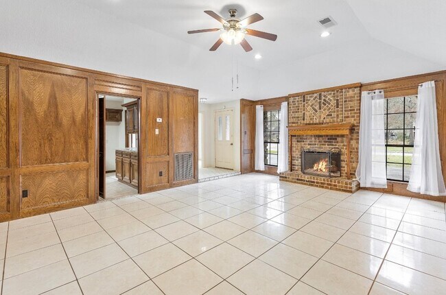 Foto del edificio - 3339 Three Pines Dr