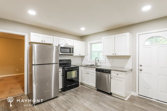 Building Photo - 629 Roxbury Dr