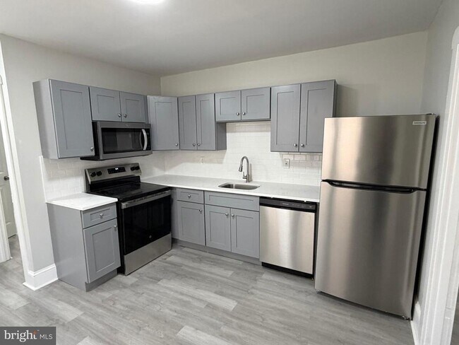 Building Photo - 244 Mansion Ave