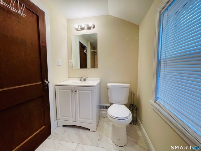 Building Photo - 194 Washington Ave