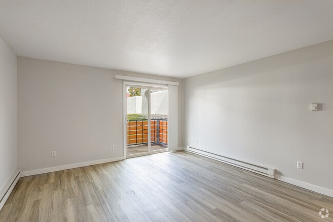 2BR, 1BA - 780SF - Serrano Apartments
