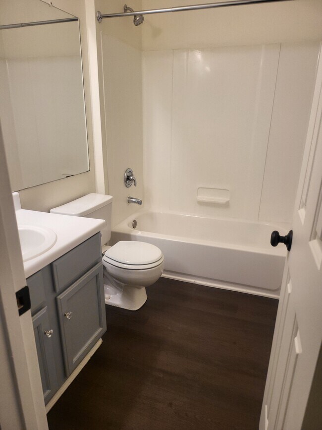Foto del edificio - 608 Squire Ln