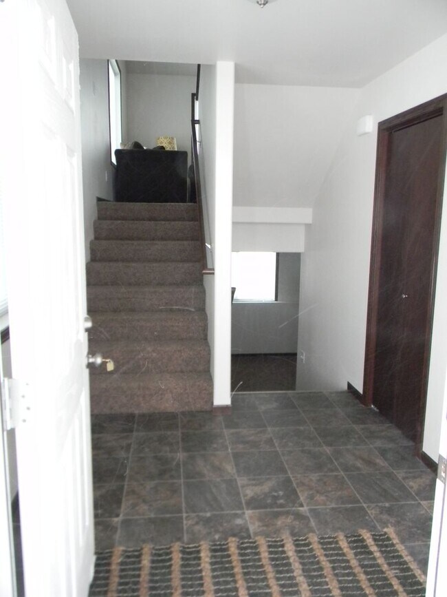 Foto del edificio - 521 E Foxtail Dr