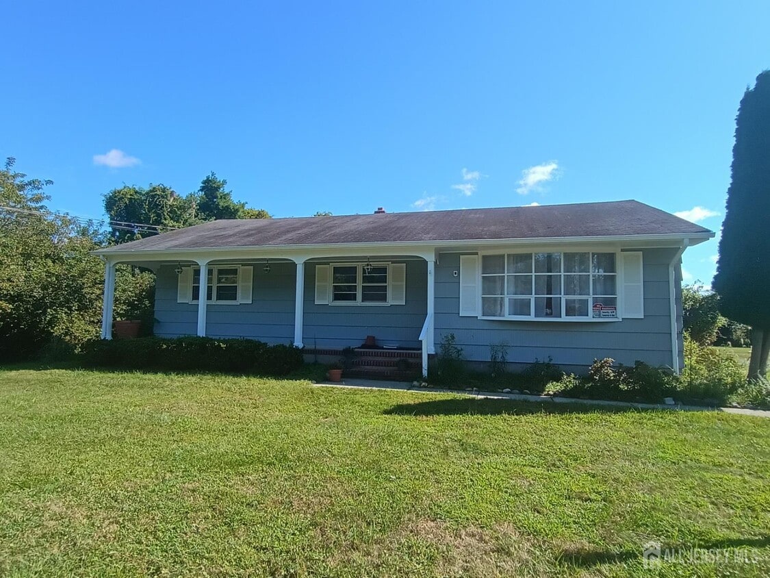 Primary Photo - 264 Victory Rd