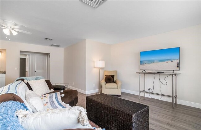 Building Photo - ***WATERFRONT-*GULF ACCESS* BEAUTIFULLY DE...