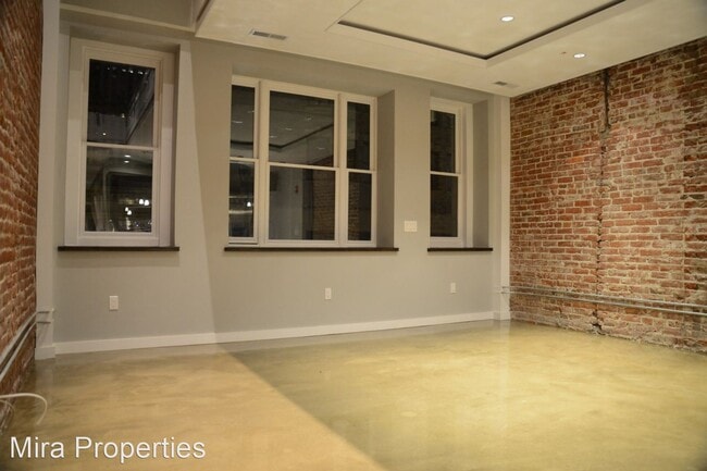 Building Photo - 1533 Chestnut St