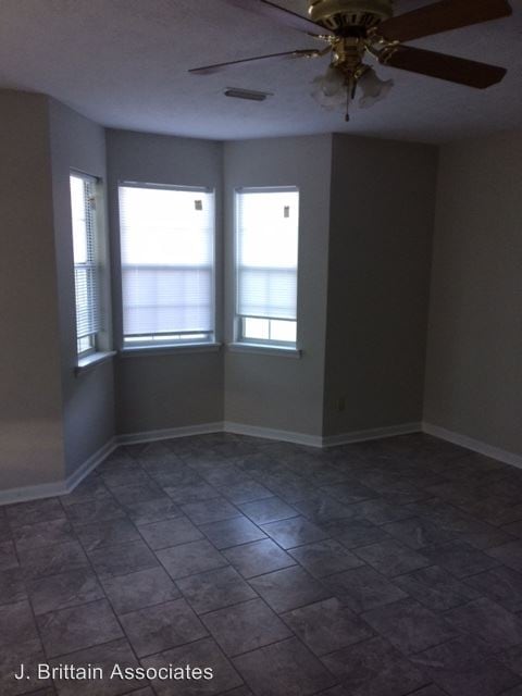 Building Photo - 929 Willow Pointe
