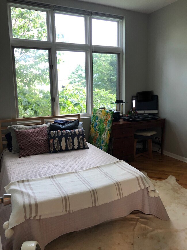 2nd Bedroom - 1464 W Grace St