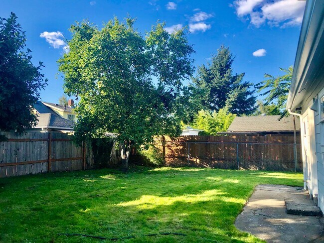 Building Photo - UPDATED HOUSE, LARGE YARD & TONS OF CHARM!...