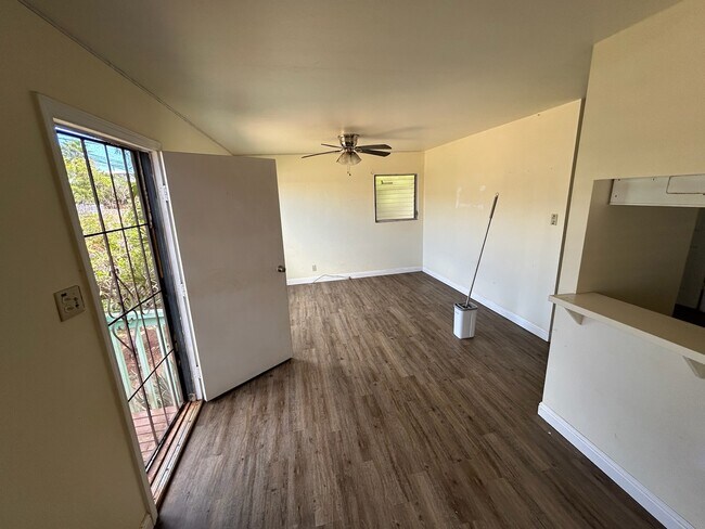 Building Photo - 165 Miomio Pl
