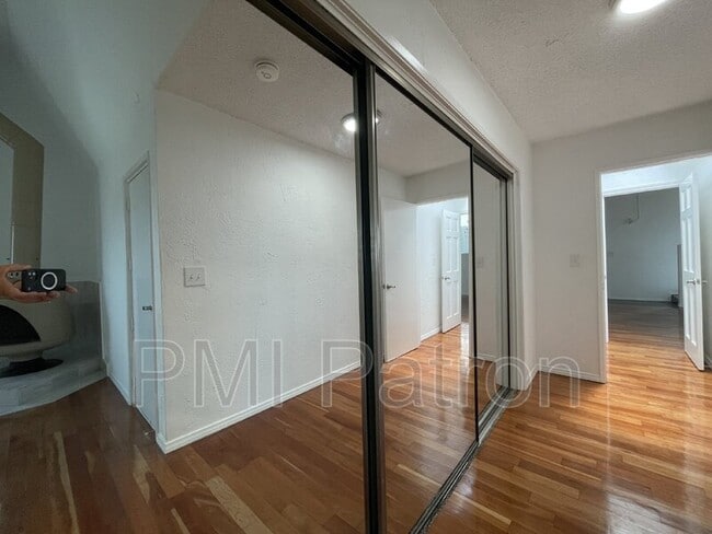 Building Photo - 1719 Van Horne Ln