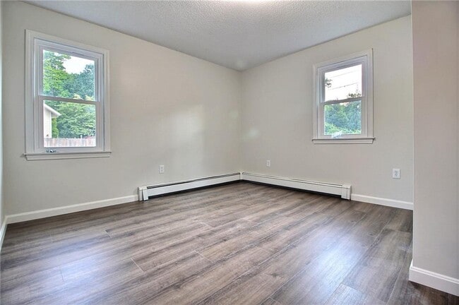 Building Photo - 208 Winnapaug Rd