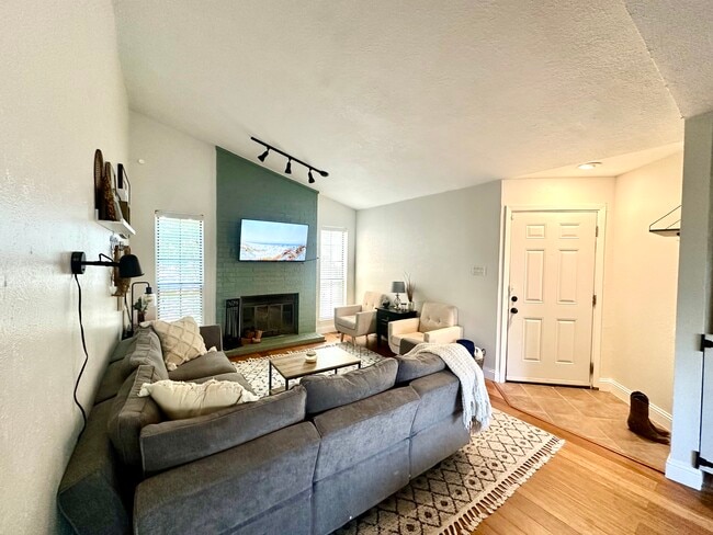 Foto del edificio - 1108 Quail Valley Ln