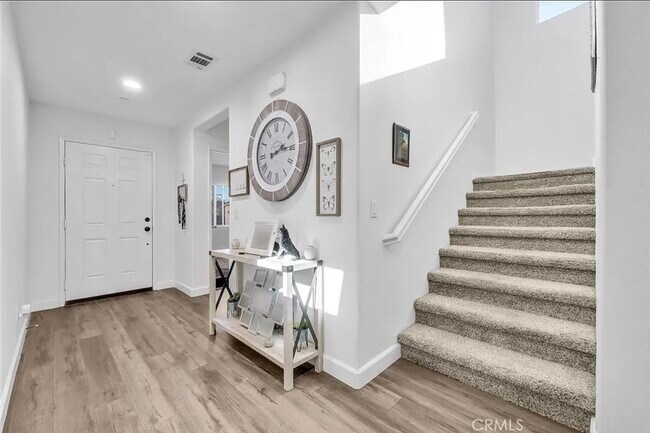 Building Photo - 29427 Linden Pl