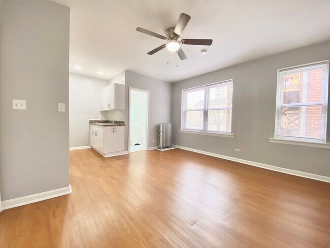 Foto del edificio - 4241 N Kenmore Ave