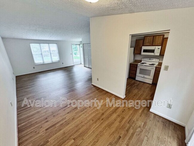 Building Photo - 100 Roswell Farms Ct