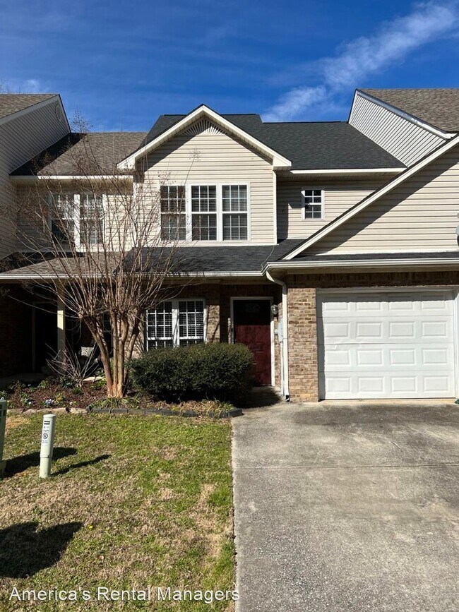 3 br, 2.5 bath House 1440 Riverwalk Circle House Rental in Vestavia