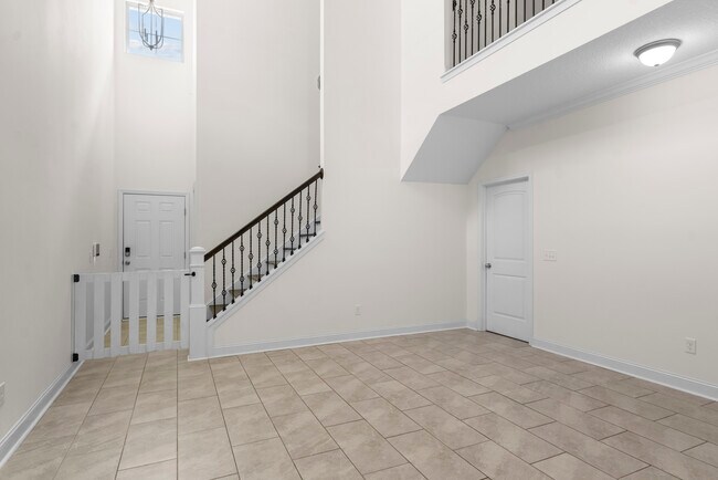 Foto del edificio - 767 Fairview Cir