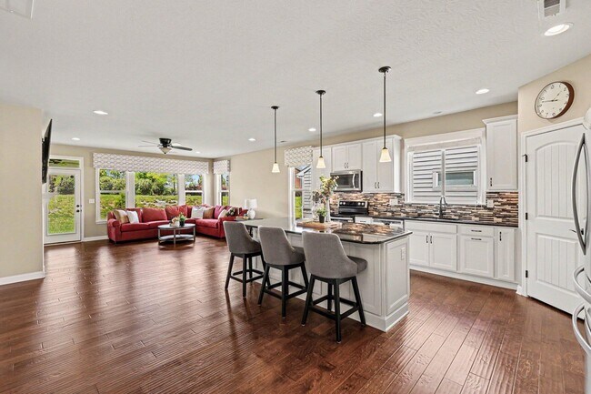 Foto del edificio - 1332 Woodlawn Ct