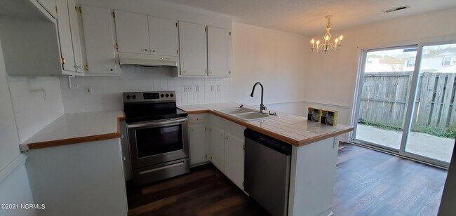 Foto del edificio - 3919 Sterling Pointe Dr