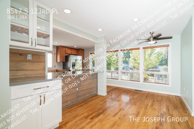 Building Photo - 8547 S 123rd Pl