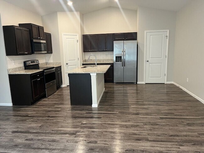 Foto del edificio - 3 Bedroom 2 Bath Duplex Located in Andover