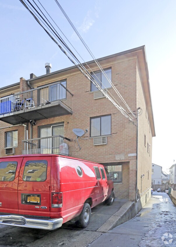 Primary Photo - 43-31 165th St