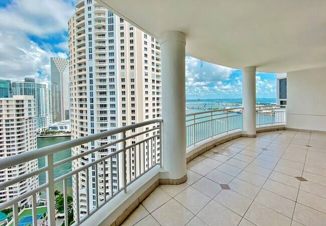 Foto del edificio - 808 Brickell Key Dr