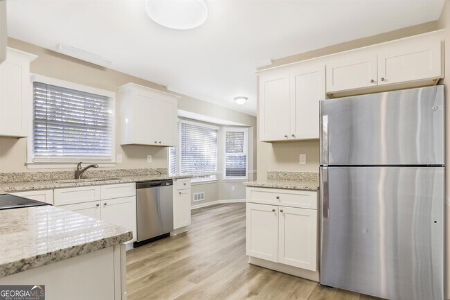 Building Photo - 224 Farmbrook Pkwy