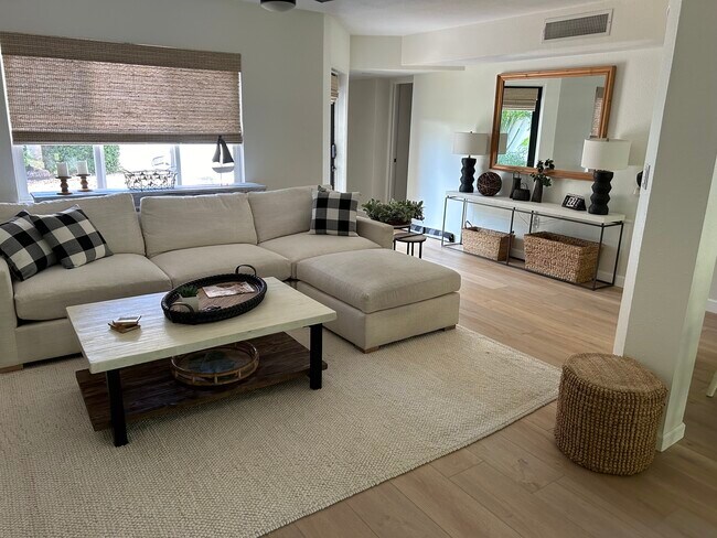 Cozy Living room sectional sofa - 4815 3rd Ave NW