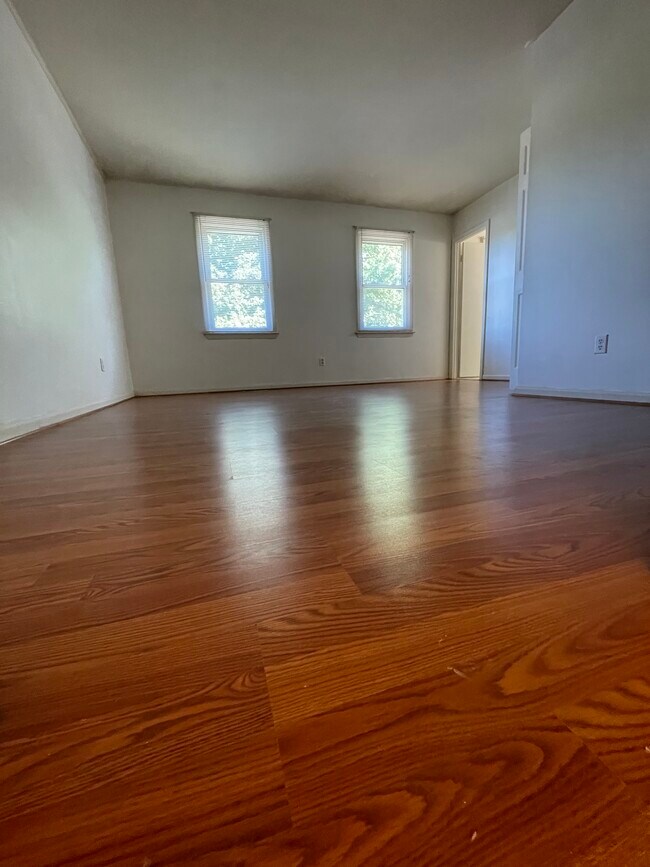 Building Photo - 9 Goodport Ct