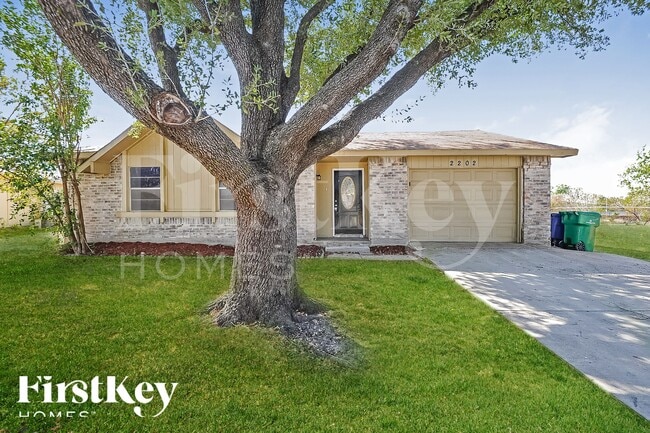 Building Photo - 2202 Lockwood Dr