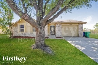 Building Photo - 2202 Lockwood Dr