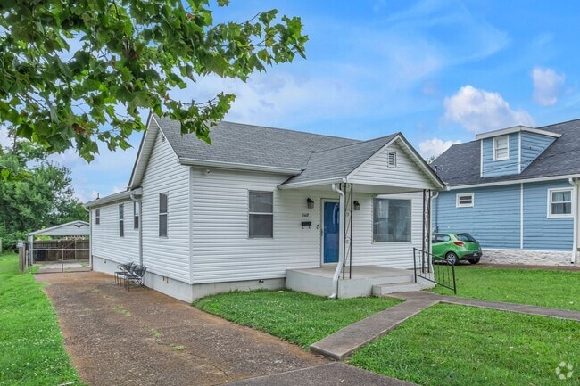 Building Photo - 1607 22nd Ave N