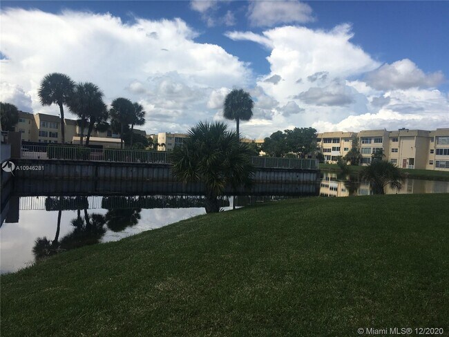 Building Photo - 8100 Sunrise Lakes Blvd