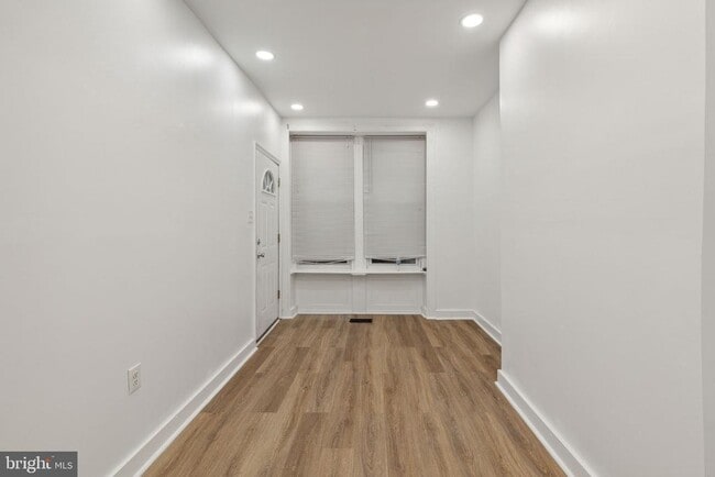 Building Photo - 4928 Walton Ave