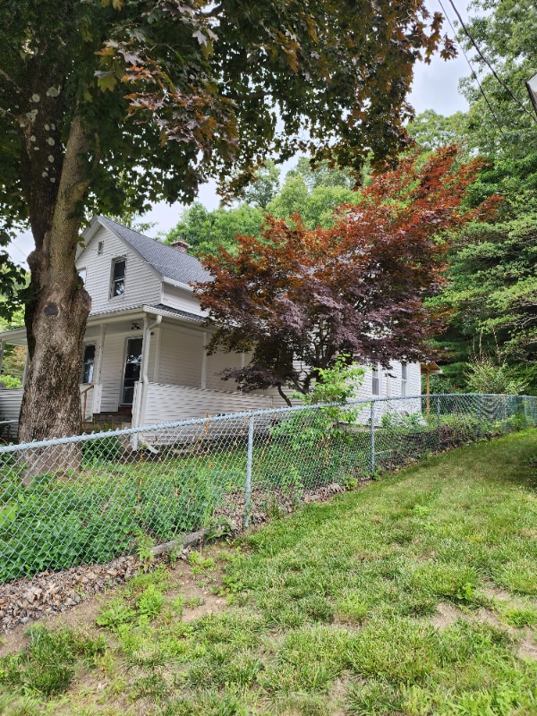 Building Photo - 302 Laurel Hill Ave