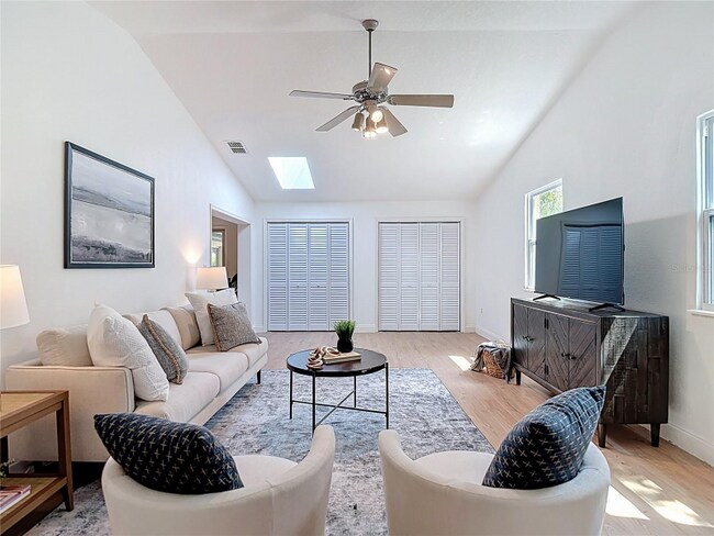 Foto del edificio - 5344 Lowell Ave