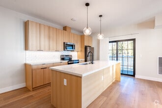 1BD, 1BA - 938SF - Kitchen - Overland Crossing