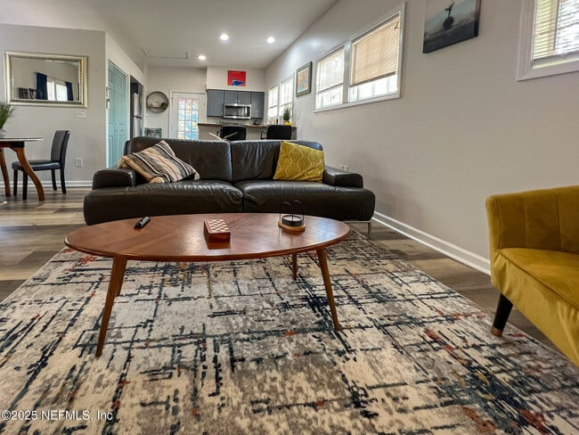 Building Photo - 3568 Riverside Ave