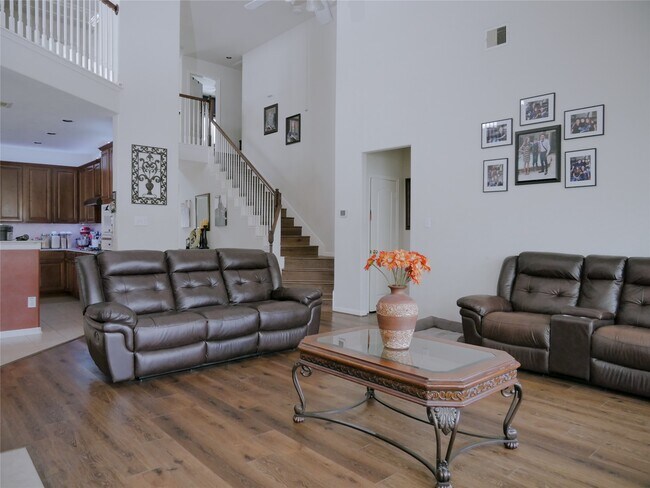 Foto del edificio - 17619 Emerald Garden Ln