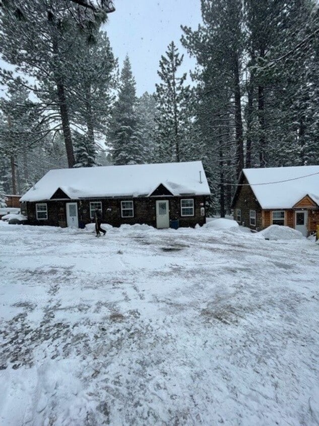 Foto principal - Very Cute Cozy Cabin Style 1BD 1BA Duplex!...