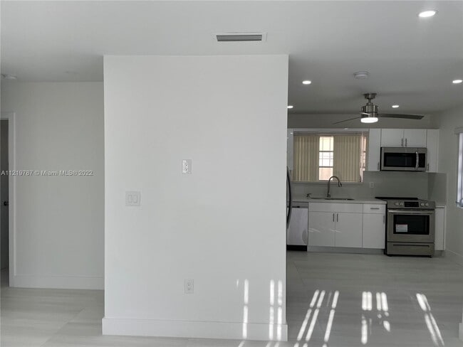 Building Photo - 2751 SW 21st Ter