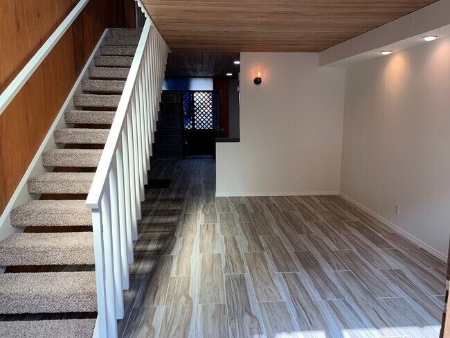 Building Photo - 1850 Pandora Ave