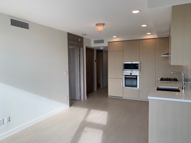 Photo du bâtiment - 721-8800 Hazelbridge Way
