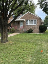 Building Photo - 9119 Southview Ave