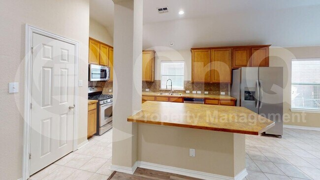 Foto del edificio - 1921 Highland Haven Ln